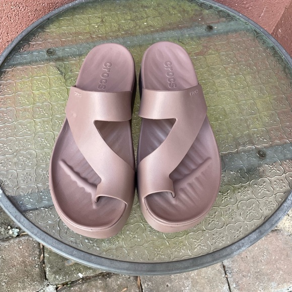 New Crocs Getaway Toe Loop Waterproof Platform Sandals Size 9 - Picture 2 of 10